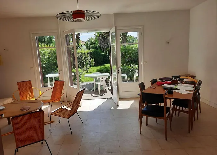 Maison Familiale Rénovée Pour 13 Pers. à Royan, Proche - Fr-1-494-204 Royan